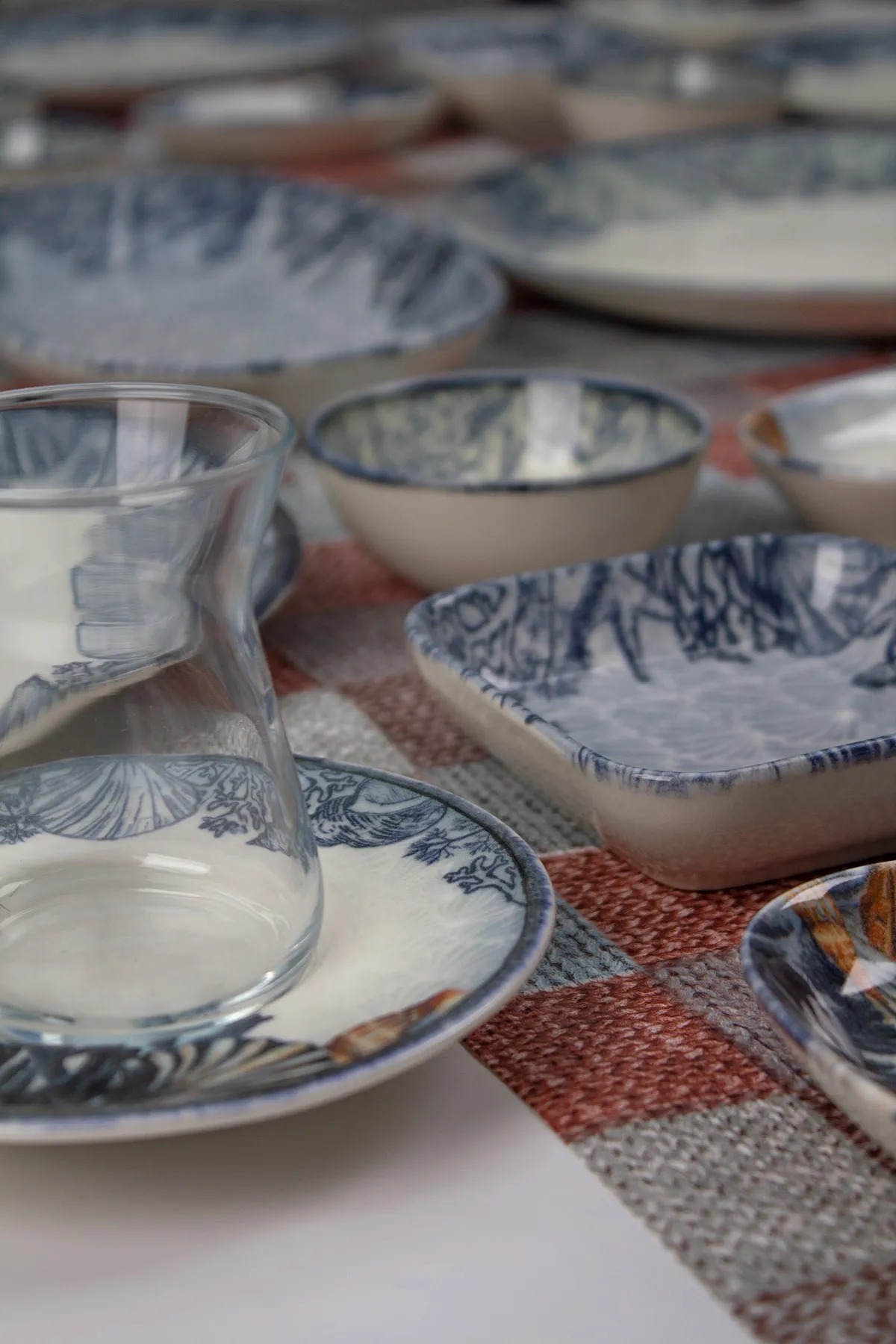 32 Piece Sea Star Patterned Blue Porcelain Breakfast Set