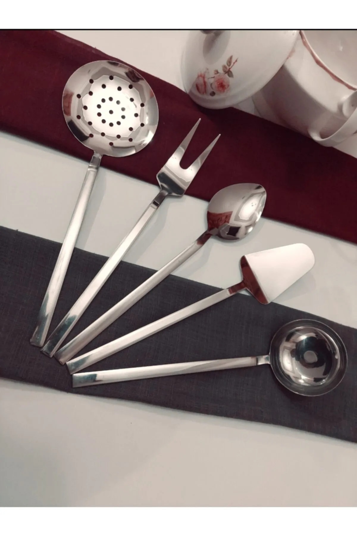 5 Pieces Again Metal Serving Spoon, Ladle, Colander, Spatula, Cutlery Set